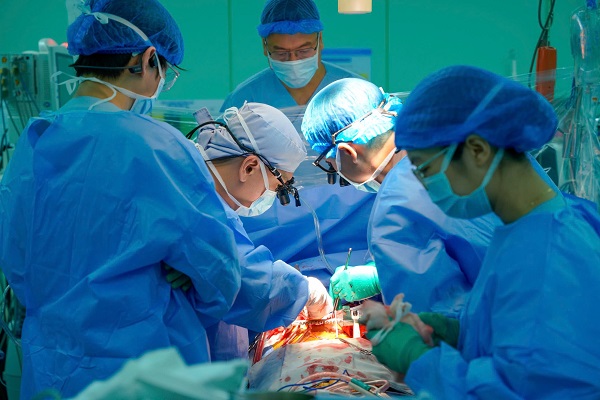 Vượt áp lực thời gian, viết tiếp sự sống cho bệnh nhi 15  tuổi mắc suy tim gia đoạn cuối